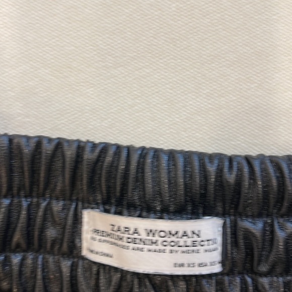 Elastic Waist Pleather Pants. Zipper accents - Picture 3 of 5